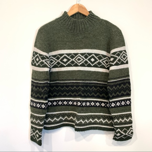 kathy ireland Sweaters - Kathy Ireland Green White and Black Irish design Sweater